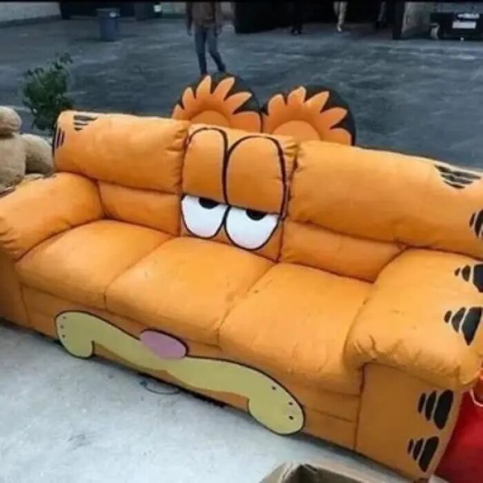 Garfield Couch (For the Laser-Loving Lazy Cat Fans)