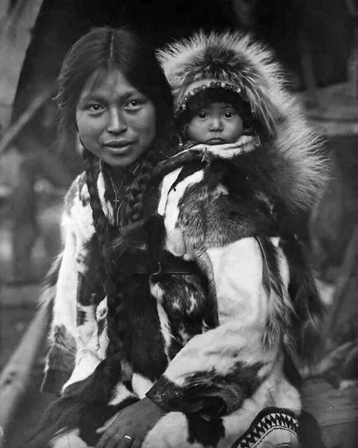 Inuit Mom and Kiddo on King Island, Alaska (1915–1925)