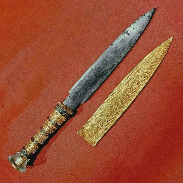 Tutankhamun’s Meteorite Dagger: Space Bling From 1922