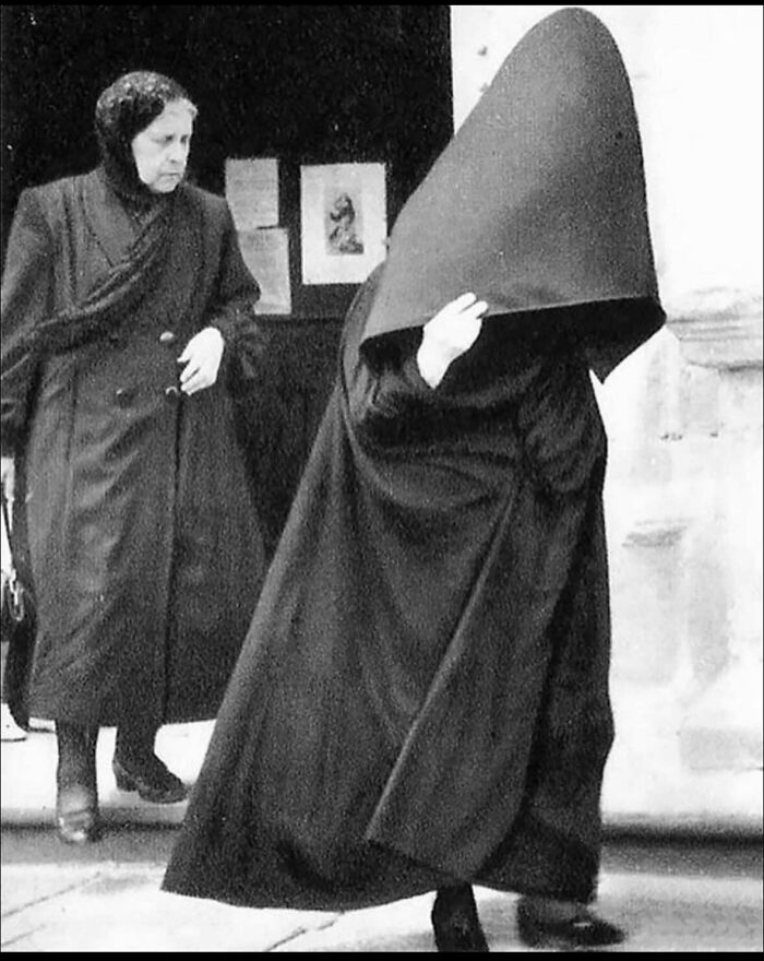 Azorean Hood Fashion From Faial Island, Until the 1930s