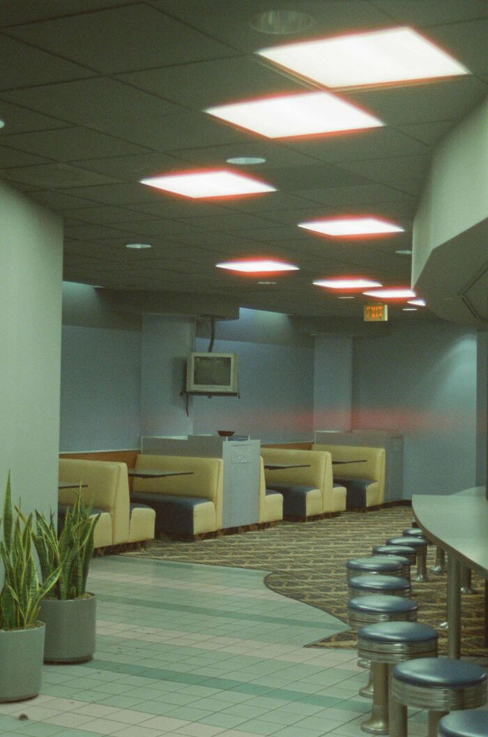 Westin Bonaventure Hotel Restaurant, LA: 90s Look