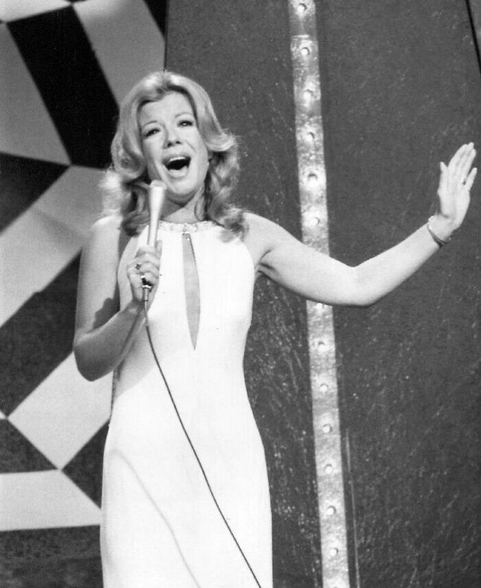 Vikki Carr, The Soulful Songbird, 85