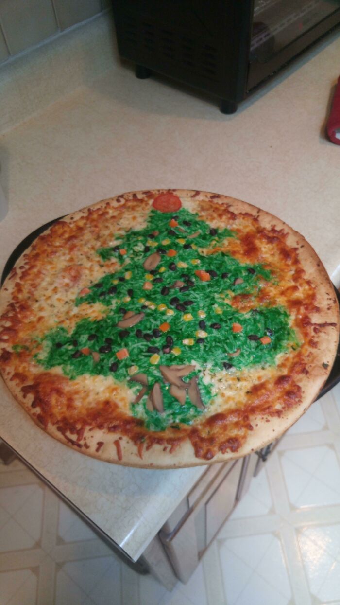 Traditional Christmas Pizza? Sure, Why Not!