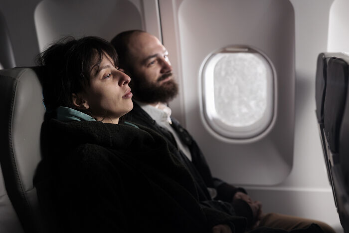 Couple’s Seat Scam Gets Exposed — They End Up In Two Middle Seats