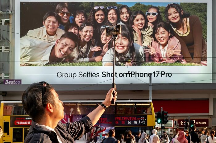 Wait, They Actually Snapped These Hilarious Street Coincidences? (35 Pics)