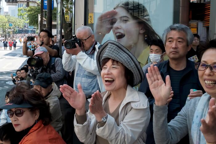 Wait, They Actually Snapped These Hilarious Street Coincidences? (35 Pics)