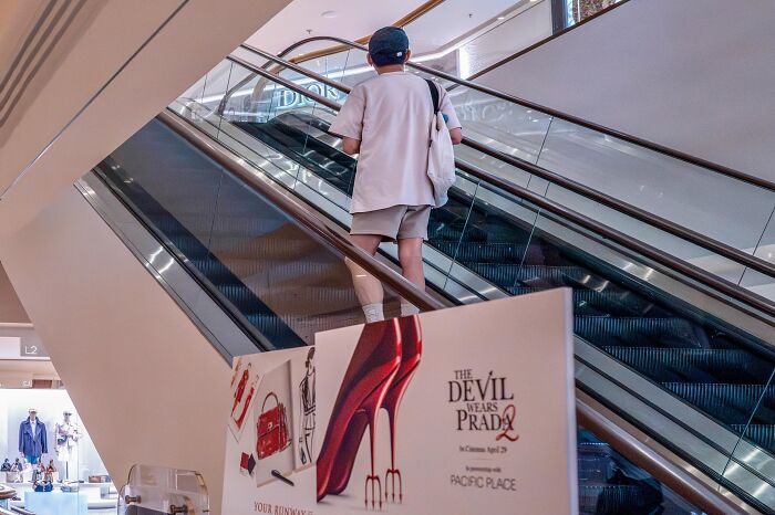 Wait, They Actually Snapped These Hilarious Street Coincidences? (35 Pics)