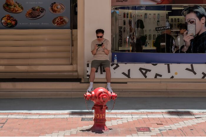 Wait, They Actually Snapped These Hilarious Street Coincidences? (35 Pics)