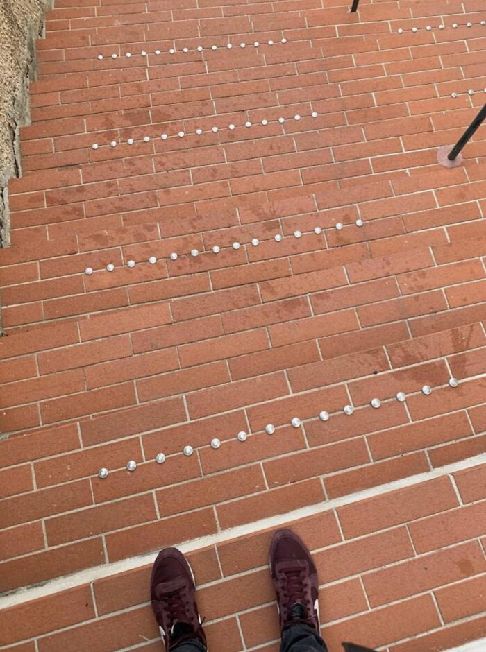 52 Design Fails That Tried To Help But Ended Up Hilariously Annoying