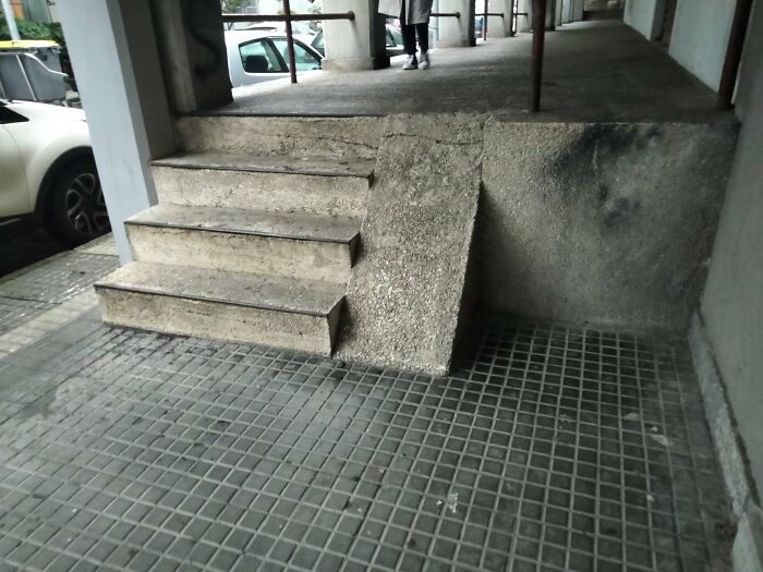 52 Design Fails That Tried To Help But Ended Up Hilariously Annoying
