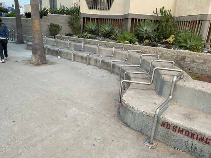52 Design Fails That Tried To Help But Ended Up Hilariously Annoying