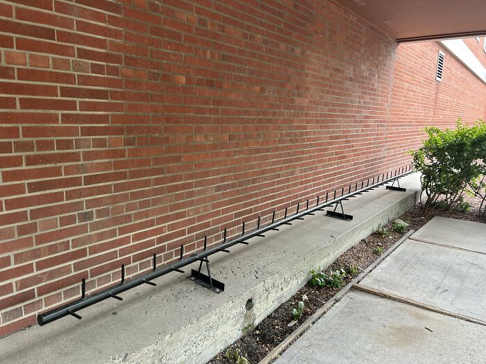 52 Design Fails That Tried To Help But Ended Up Hilariously Annoying