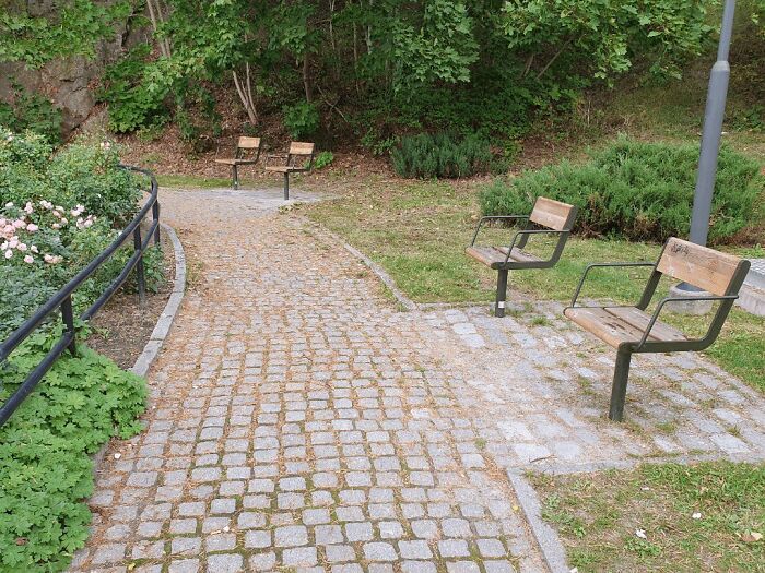 52 Design Fails That Tried To Help But Ended Up Hilariously Annoying