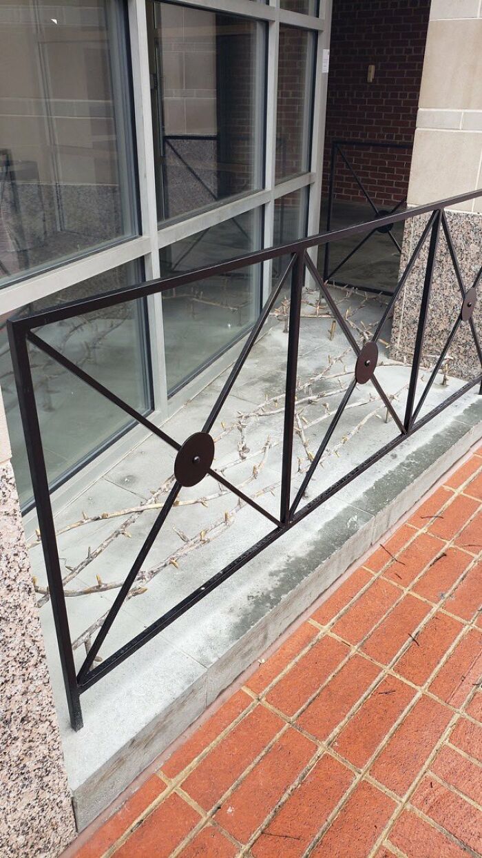 52 Design Fails That Tried To Help But Ended Up Hilariously Annoying