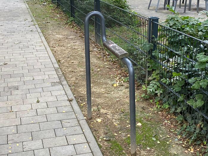 52 Design Fails That Tried To Help But Ended Up Hilariously Annoying