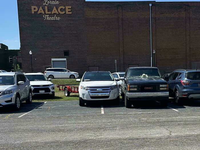 Black Truck Loves Making Life Hard For Bad Parkers