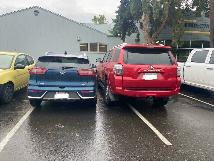 The Perks Of Tiny Cars: You Can Park Wherever, Who Cares!