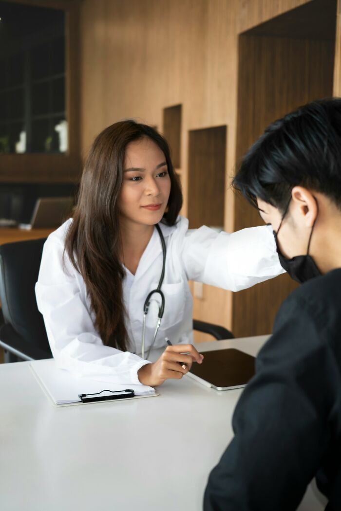 26 Wild Tricks Doctors Use When Patients Totally Fake It