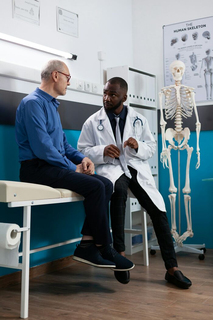 26 Wild Tricks Doctors Use When Patients Totally Fake It