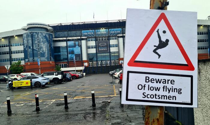 Wait, They Actually Put These Hilarious Fake Signs Around Glasgow? (38 Pics)