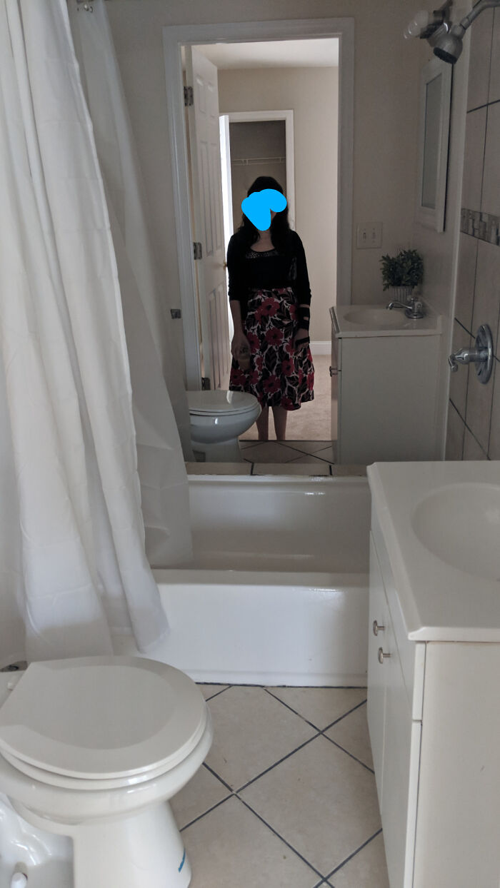 The Bathroom That’s Basically Two Thrones Facing Off. No Mirror To Break The Standoff