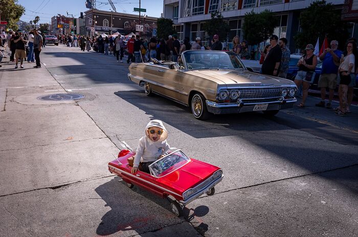 Wait, They Actually Snapped That?! 42 Street Pics That Are Too Weird To Believe