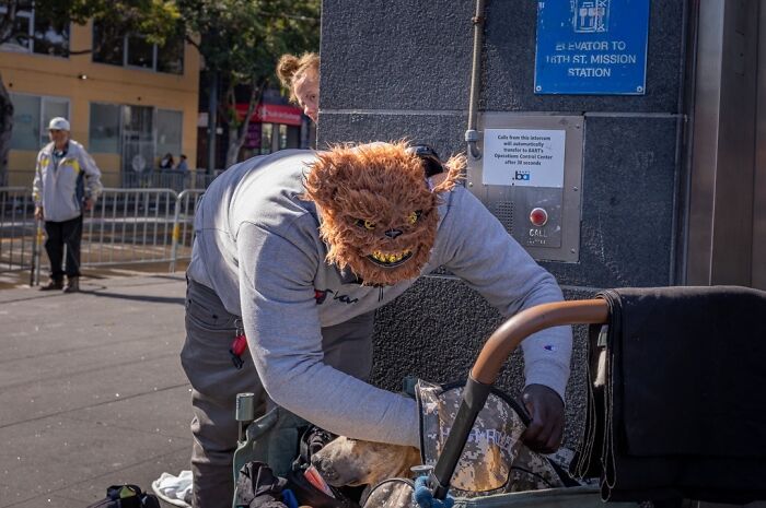 Wait, They Actually Snapped That?! 42 Street Pics That Are Too Weird To Believe