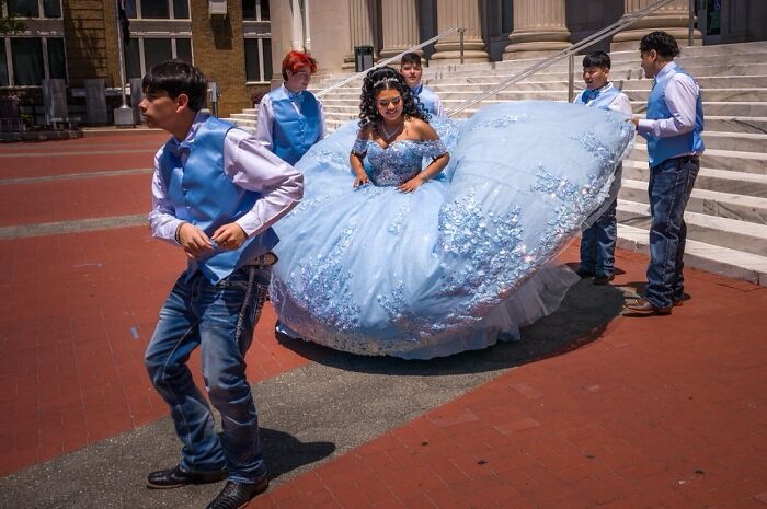 Wait, They Actually Snapped That?! 42 Street Pics That Are Too Weird To Believe
