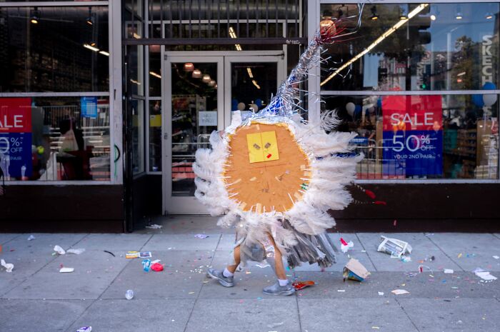 Wait, They Actually Snapped That?! 42 Street Pics That Are Too Weird To Believe