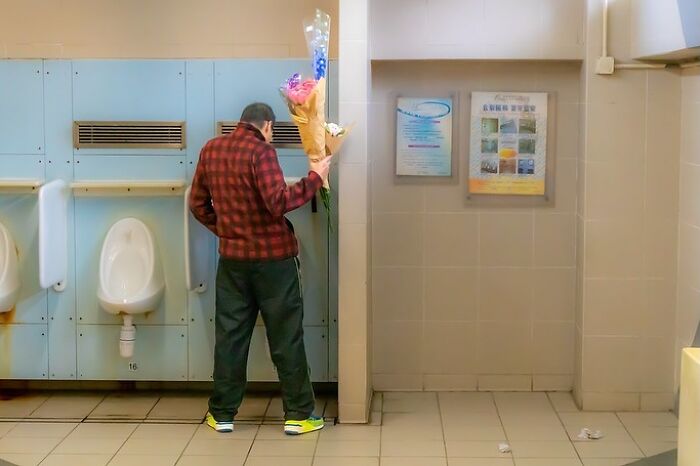 Wait, They Actually Snapped That?! 42 Street Pics That Are Too Weird To Believe