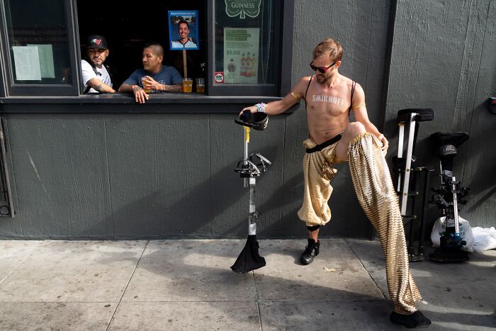 Wait, They Actually Snapped That?! 42 Street Pics That Are Too Weird To Believe