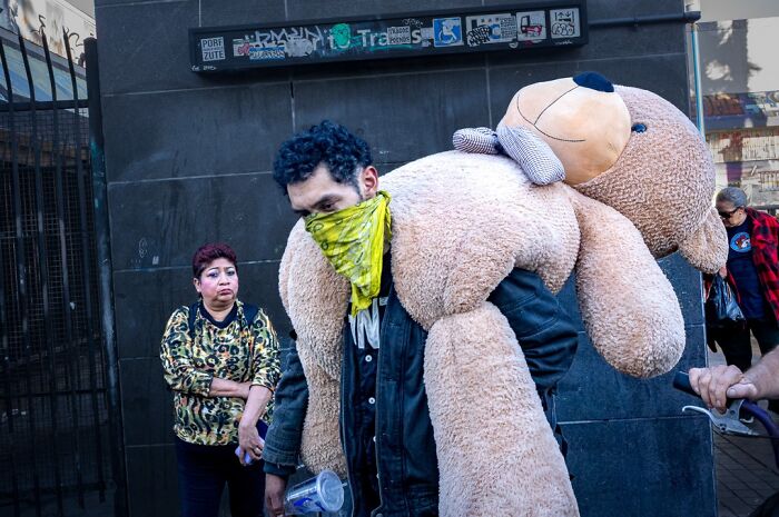 Wait, They Actually Snapped That?! 42 Street Pics That Are Too Weird To Believe