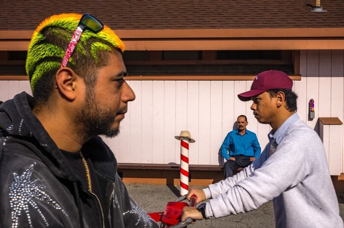 Wait, They Actually Snapped That?! 42 Street Pics That Are Too Weird To Believe