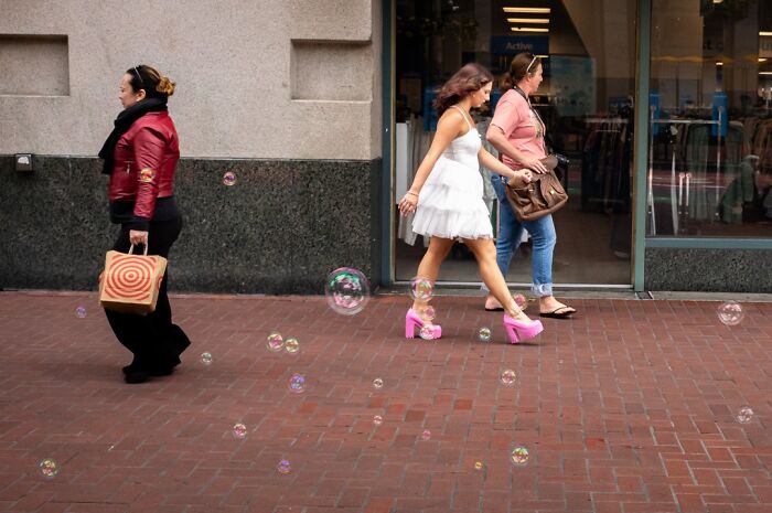 Wait, They Actually Snapped That?! 42 Street Pics That Are Too Weird To Believe
