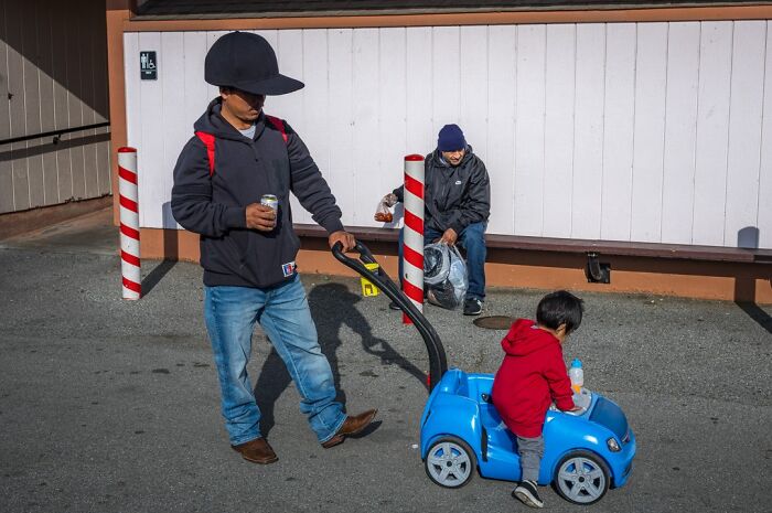 Wait, They Actually Snapped That?! 42 Street Pics That Are Too Weird To Believe
