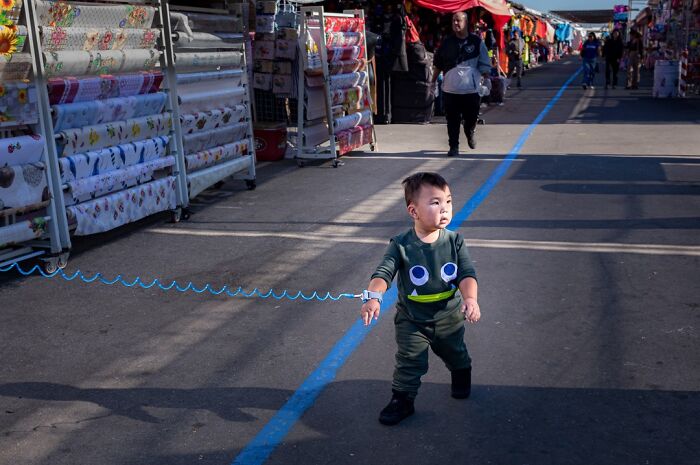 Wait, They Actually Snapped That?! 42 Street Pics That Are Too Weird To Believe