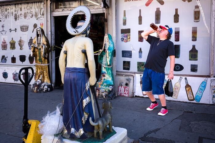 Wait, They Actually Snapped That?! 42 Street Pics That Are Too Weird To Believe