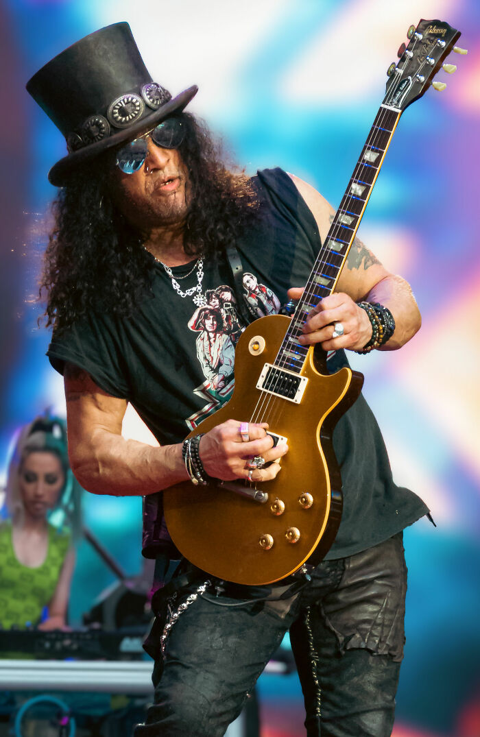 Slash: That Guitar Legend With Crazy Hair You Can’t Forget