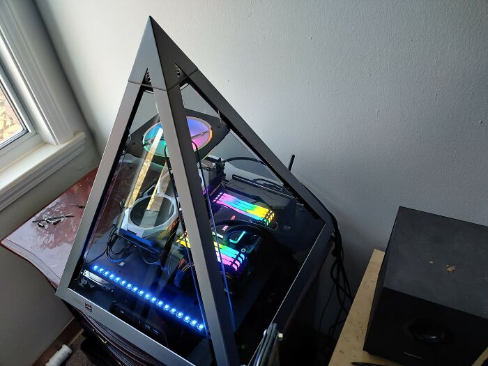Built a Pyramid PC Because Why Not Show Off Your Geeky Side?