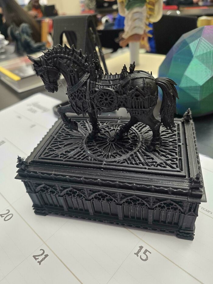 Gothic Horse Box – Classy And Spooky!