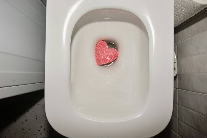 56 WTF Moments When Guys Found Out Their Girlfriends Were Sneaky Cheaters