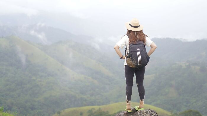 They love solo trips and 'me-time' but want you in on the group adventures. Balanced or nope?