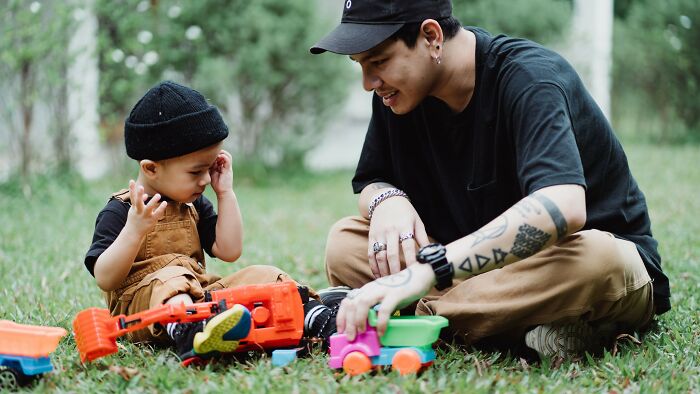 They’re a champ with kids at the park but confess they don’t actually know any well. Mystery parent or secret kid whisperer?