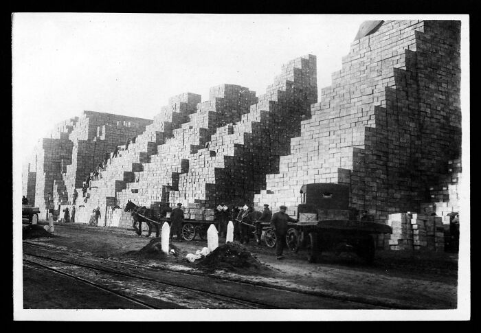 Soldiers Unloading Rations, WW1 (Food Delivery, Battle Edition)