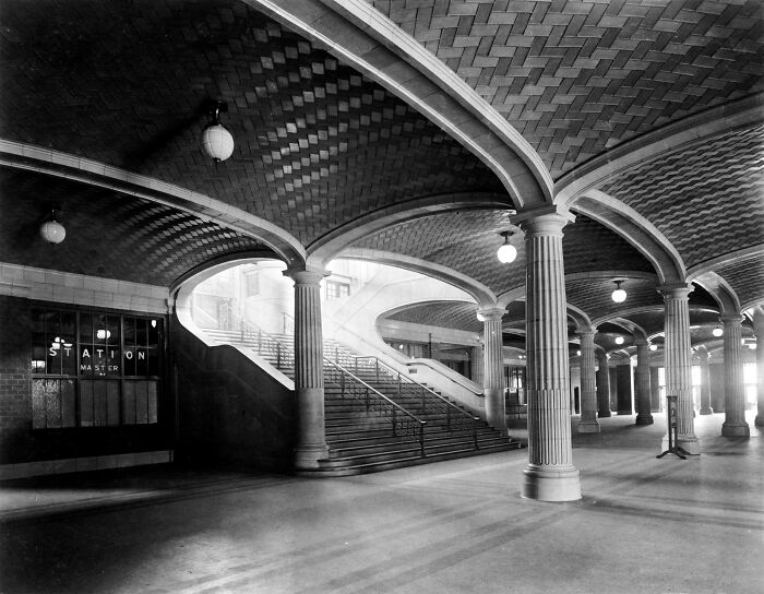 Railway Station Lobby, Chicago 1912 (Trains And Waiting)