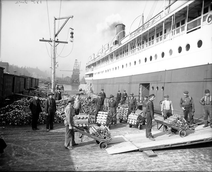 Loading Copper Bars Into Ship, USA 1905 (Copper Coolness)