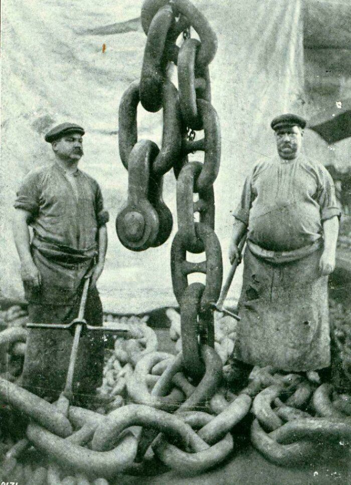 Anchor Men Holding Mauretania Chain, 1910s (Absolute Unit Alert)