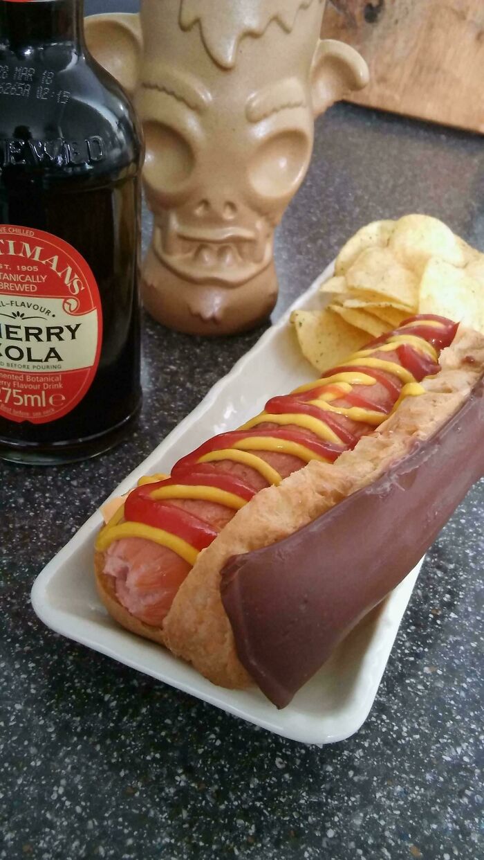 Chocolate Eclair Hotdog – Say What?