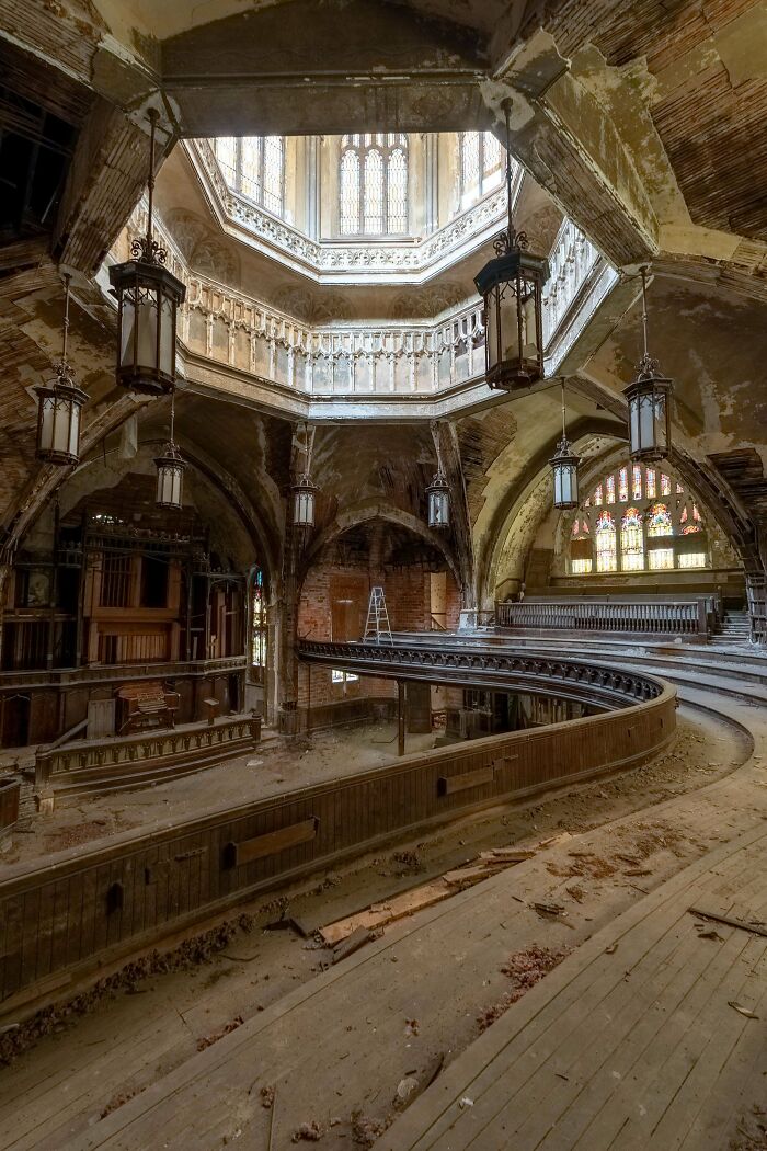Forgotten Places Full of Surprises: 96 Wild Finds from Urban Explorers