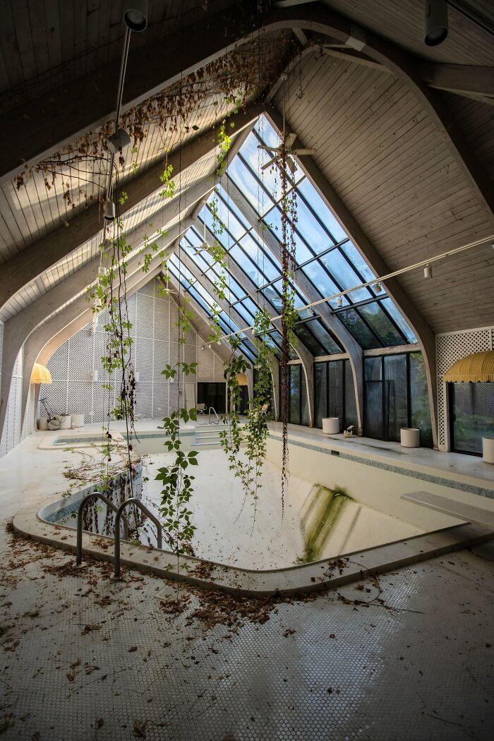 Forgotten Places Full of Surprises: 96 Wild Finds from Urban Explorers